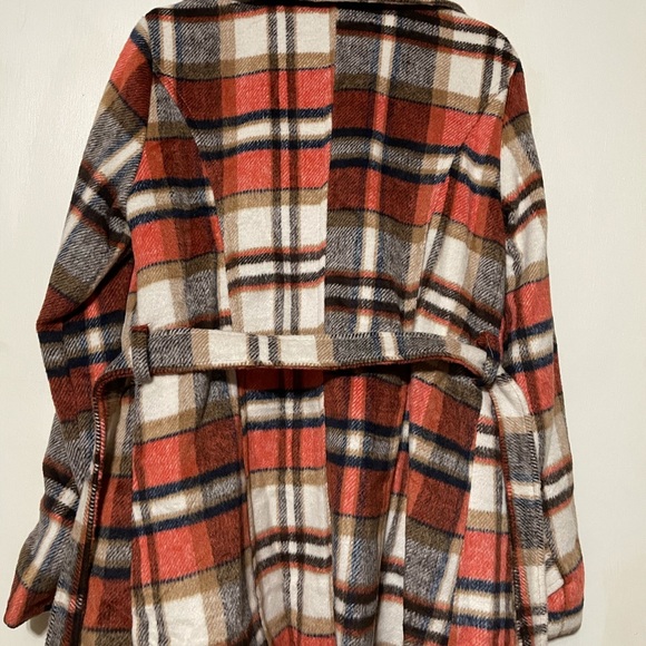 Coats - Picture 2 of 6